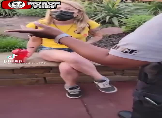 Video :She was ejected from a theme park with her toddler due to her very low shorts!